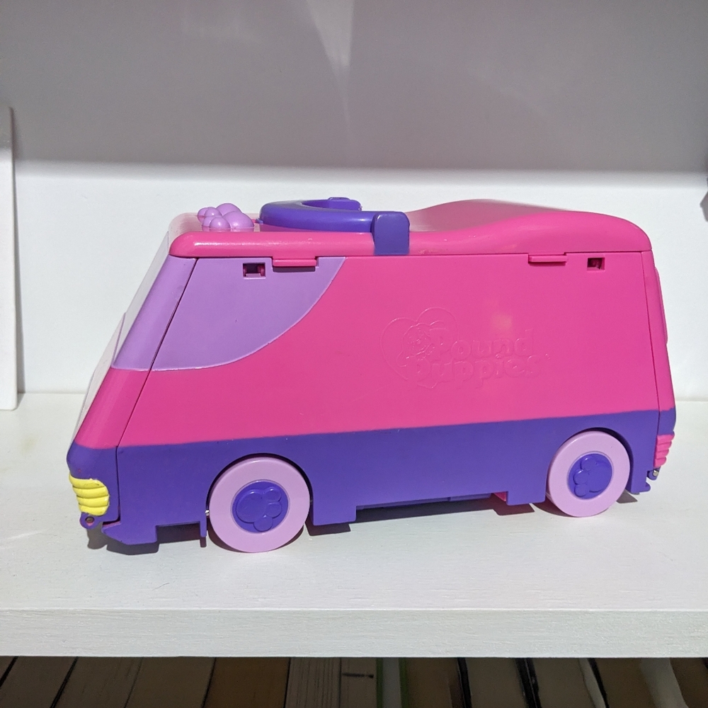 1995 Pound Puppies Super Van Play Set / Play Ground - INCOMPLETE
